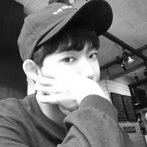 qq高清黑白男生头像与人间格格不入