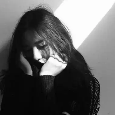 黑白头像女生侧脸