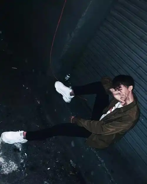 教你【姿势50招】| 耍酷就是一分钟的事!_男生