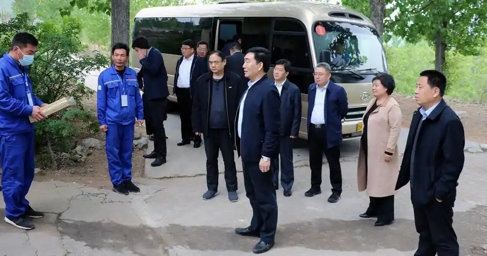 泗水县人大常委会视察全县工业经济运行情况