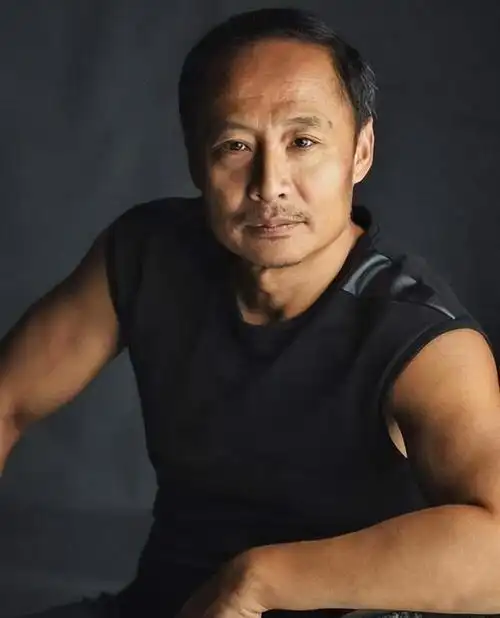 周野芒:曾抛弃怀孕奚美娟,转头再婚琼女郎,儿子却不跟他姓