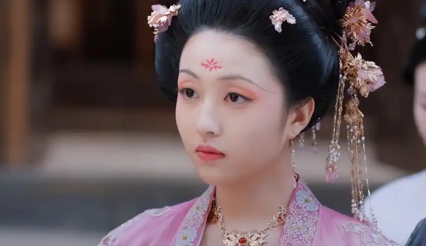 《花琉璃轶闻》刘一含:与赵丽颖同龄,36给25演妈,9年无古装剧_腾讯