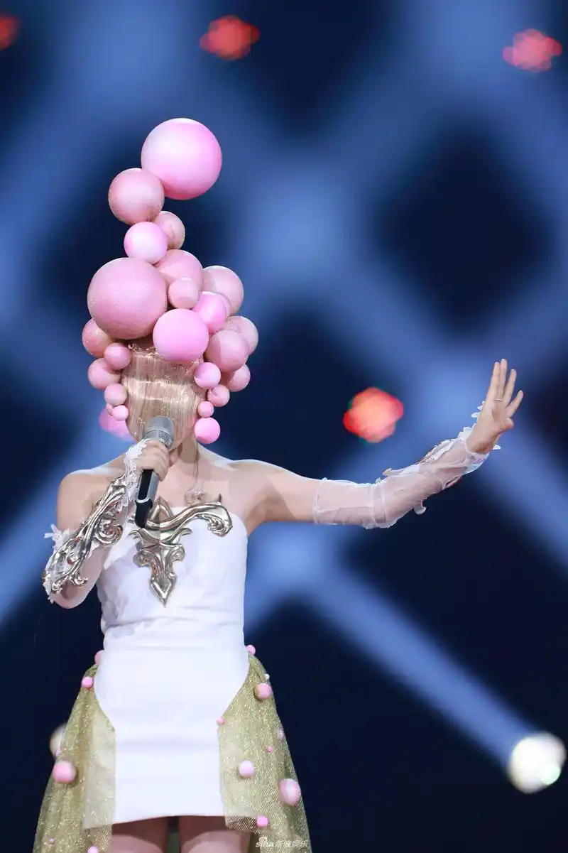 甜歌皇后蒙面粉红女王疑似杨钰莹