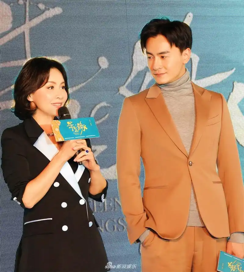 组图:郑元畅亮相《半生缘》发布会 与蒋欣搞怪互动cp感十足