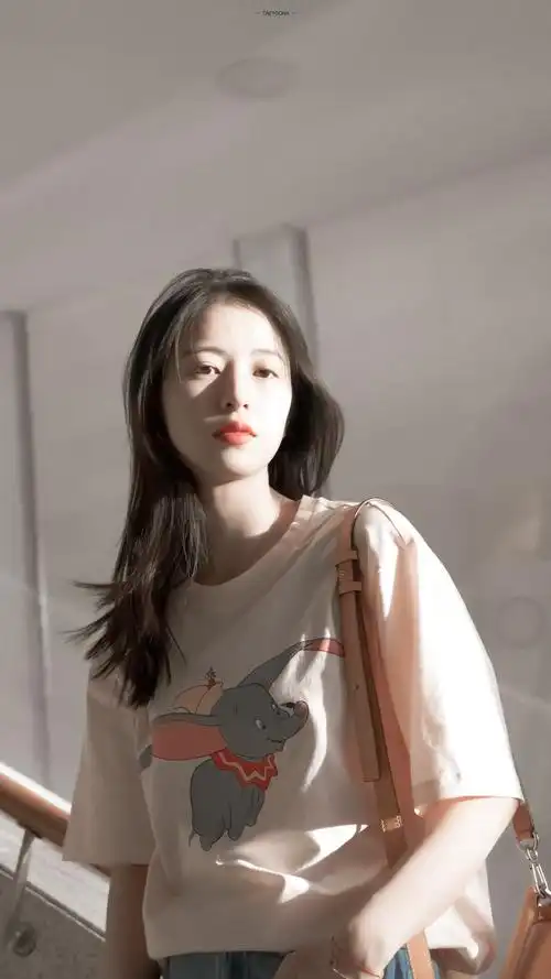 周雨彤美图时尚女孩