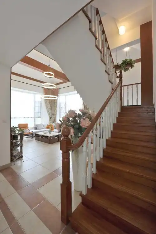 简约复式别墅楼梯装修效果图