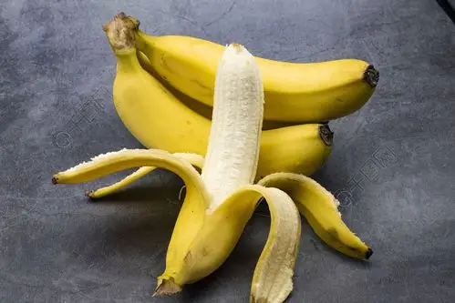 拨了皮的香蕉高清摄影图素材