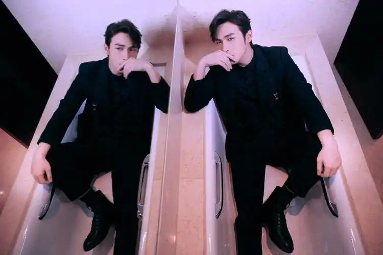 分享一组张彬彬图片给大家,图中的明星图片壁纸会点缀你的电脑桌面