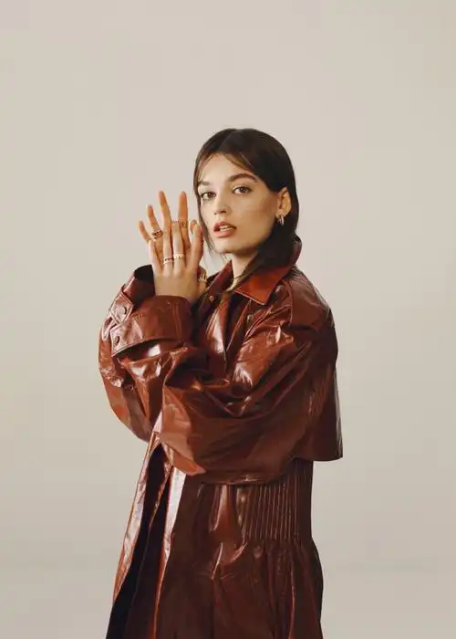 艾玛·麦肯##emma mackey