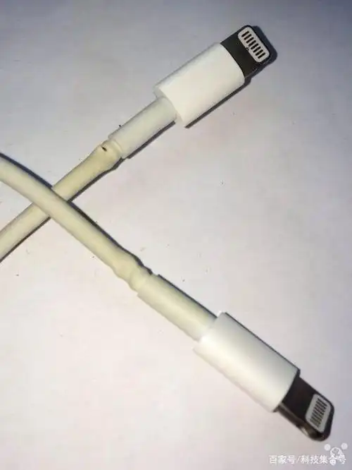 造成短路,从而引起手机检测数据线异常,出现《不支持此配件》断开充电