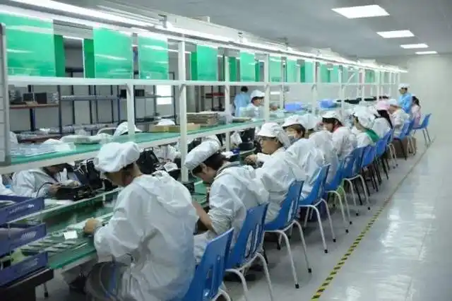 实拍浙江工厂流水线,员工像打了鸡血速度超快,1天下来却只赚200