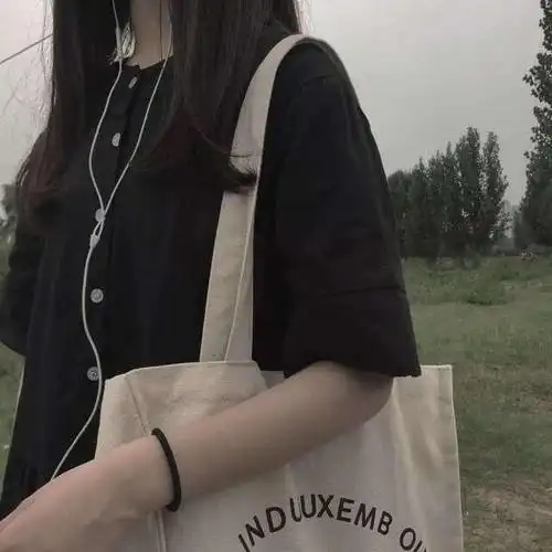 qq不露脸的女生头像