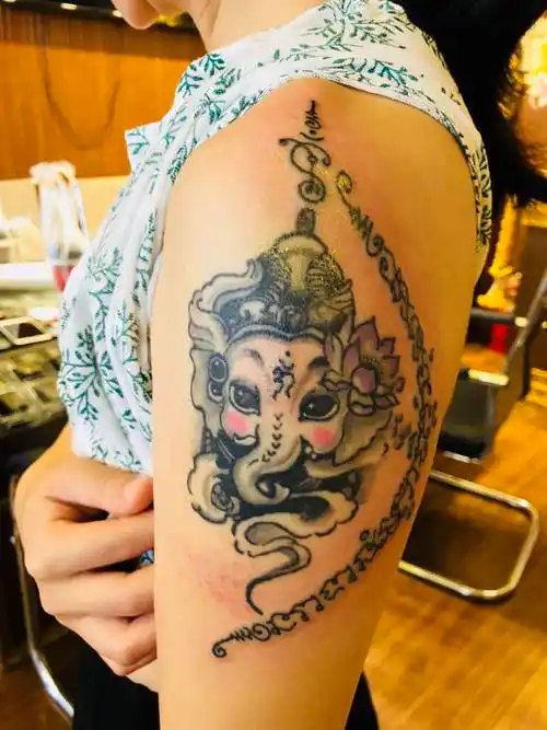 修为附着的符案方显法刺与众不同没有修行的符案是只是普通的纹身