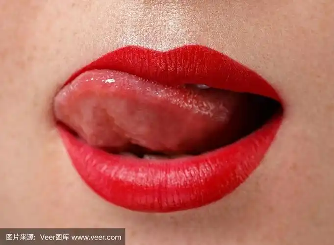 吐舌头的女人脸