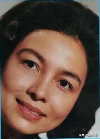 柬埔寨|柬单网|为中国人熟知的莫尼克公主,原名莫尼克61伊吉,出生于