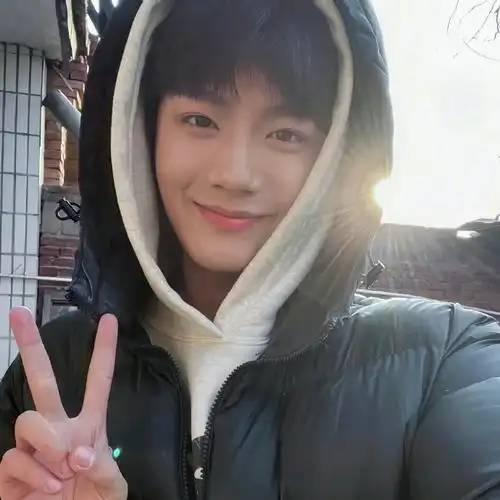 青春清纯男孩图片头像 阳光清纯帅气男生头像