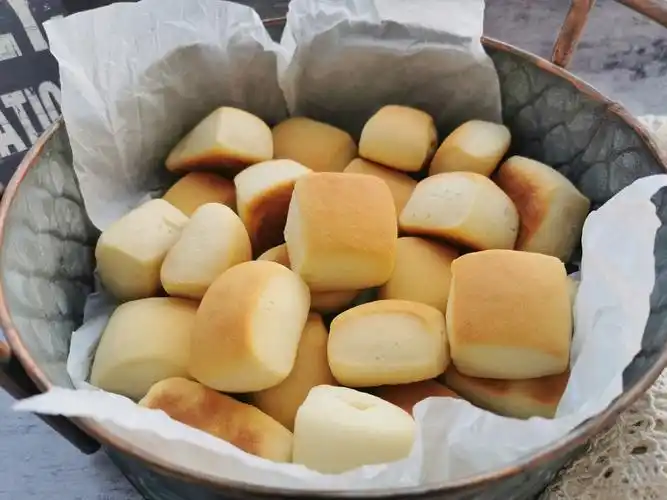 家里有牛奶的试试这道牛乳小面包做法简单一次发酵就能成功