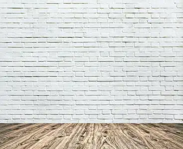 空间被老年人球衣的背景纹理白砖和红石头墙与轻木地板与白板老被忽视