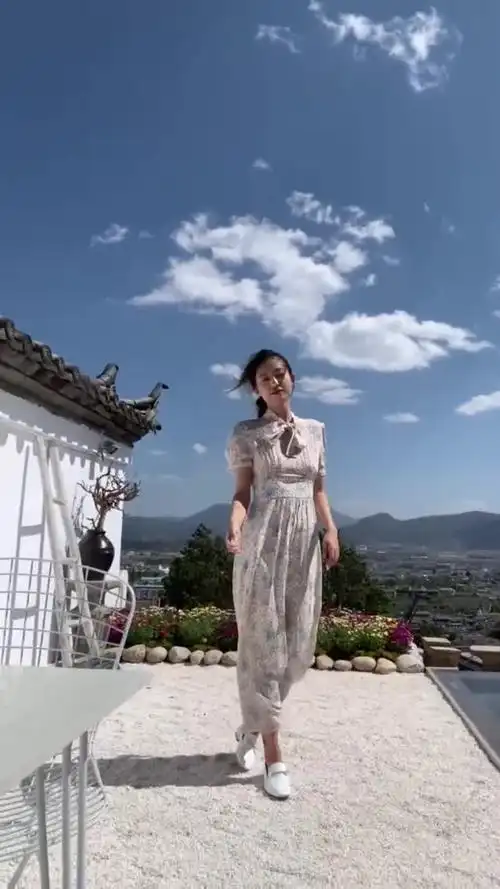 美女一个人来丽江旅游景美人更美有来偶遇的小哥哥吗