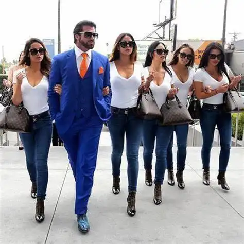 beynon)经常在他的"糖果"豪宅举办奢侈派对,也因此,人们都称他为"糖果