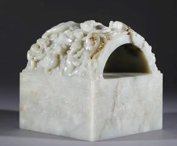 hetian jade seal in dragon form from qing 清代和田玉龙纹玉玺