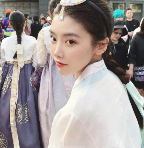 网红半藏森林准备复出公开换新头像被质疑以后走成熟路线