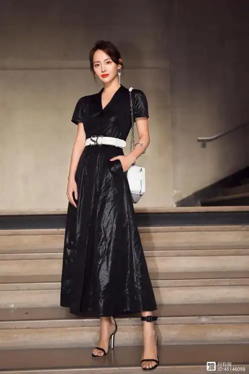 32岁张嘉倪为何那么红,只因剪对发型,穿对衣服,意外减龄时髦