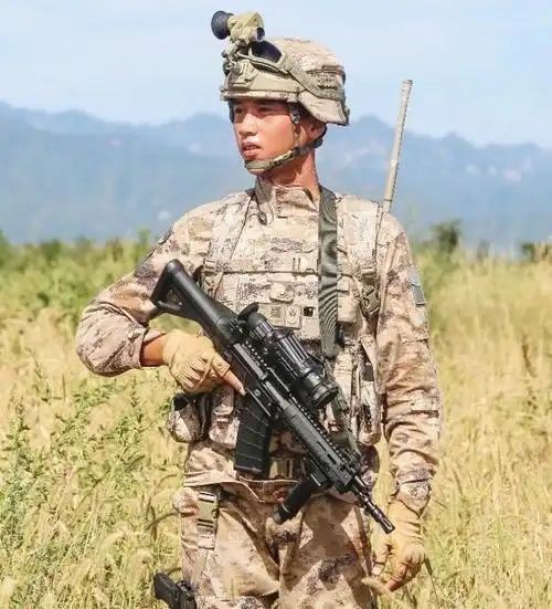 的单兵系统也有美国下一代小队武器(ngsw)的瞄准镜很可能也是要充电的