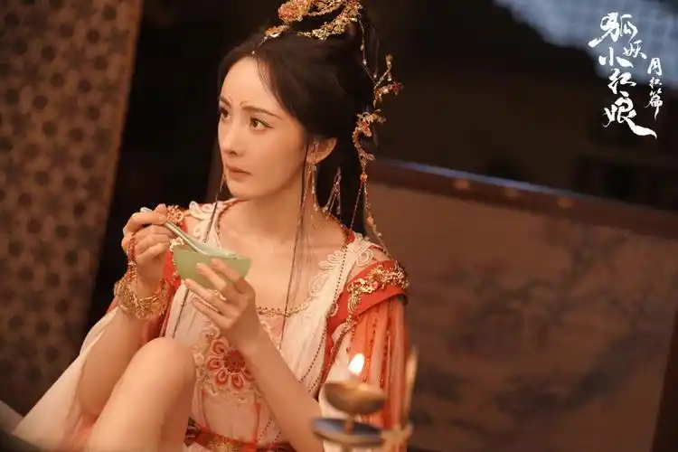 赵丽颖手握3部电影,新剧《在人间》也是刚刚杀青,更是还将携手冯小刚