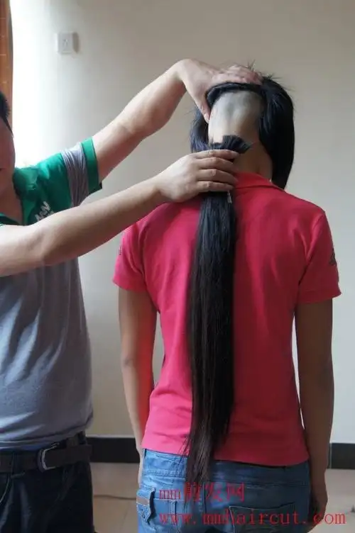 16岁漂亮mm长发剪bob深圳mm3714