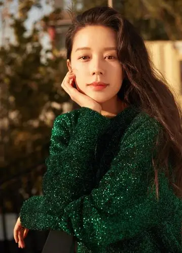 杨诚诚一人分饰两角在网剧破茧中完成了和自己飚戏