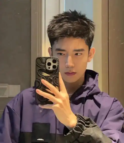 男生剪发别只会"稍微剪短",这3款发型时髦帅气,值得尝试!