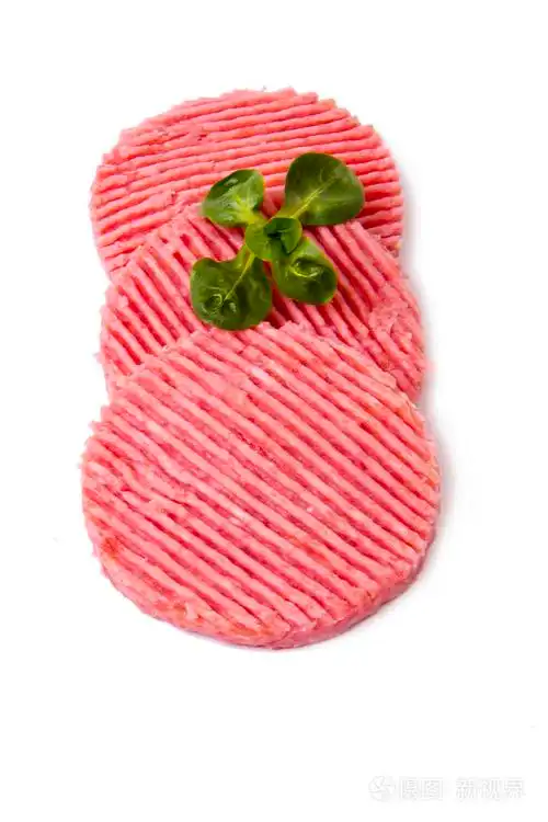 在白色背景上孤立的汉堡肉