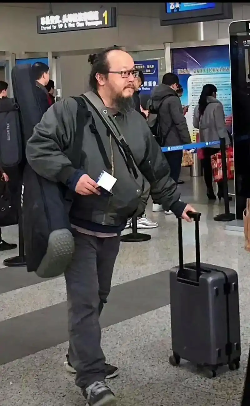 无论才华和颜值都碾压一众小鲜肉!#窦唯#摇滚 #摇滚乐 - 抖音