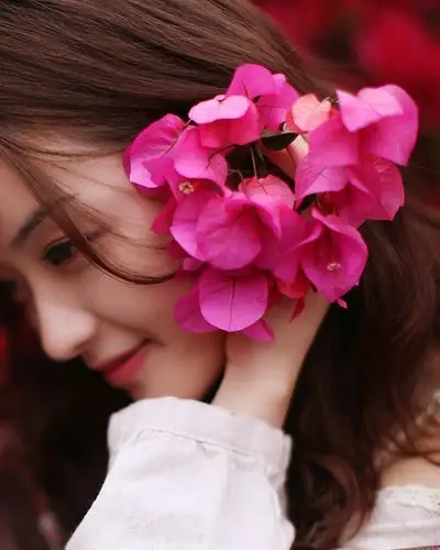 触摸不到的你,无法拥在臂弯里小清新女生图片