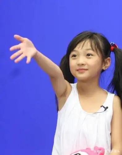 "奥运女孩"林妙可,21岁近照曝光,穿艳丽红裙脚踩恨天高显老态