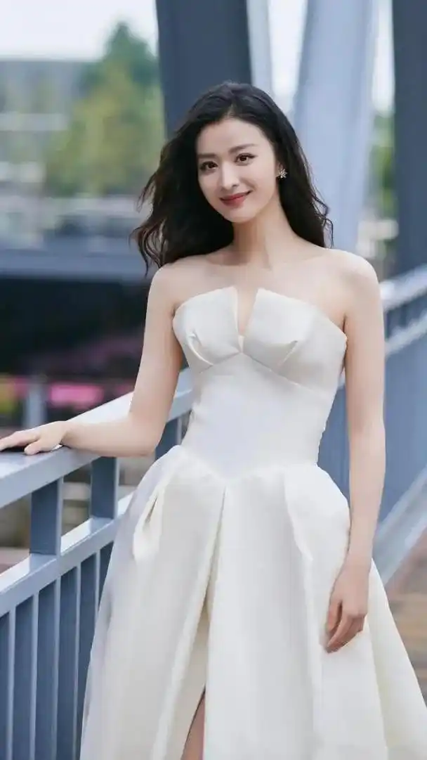 26位内地电视,电影的女明星演员1 王楚然1999年生,上海 - 抖音