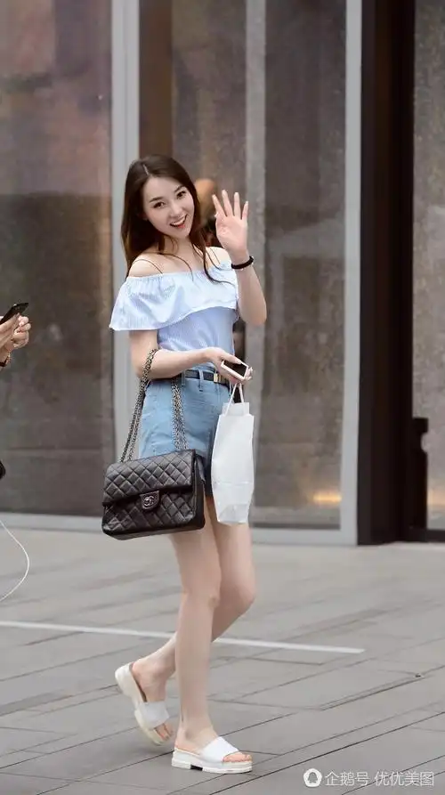 夏日美拍街拍成都街头清凉美女长发飘飘仙气十足美到爆