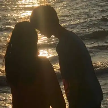 日落情侣头像一男一女高清以夕阳为背景的情侣头像图片