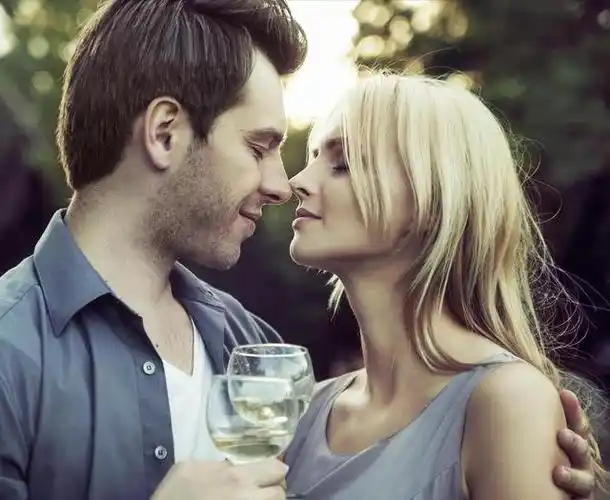 男女之间,一旦出现暧昧的情感,这些"互动"便会变得频繁!