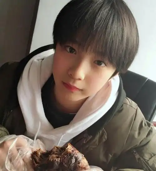 萌萌哒的大眼睛秒杀你,奶凶奶凶的刘耀文真的让我爱不释手!