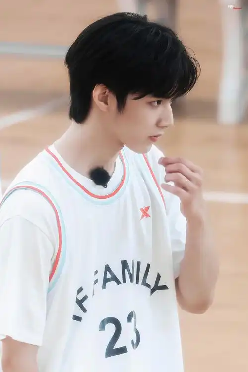 里有这样的篮球队长我会在看台喊破嗓子91    @时代少年团-刘耀文