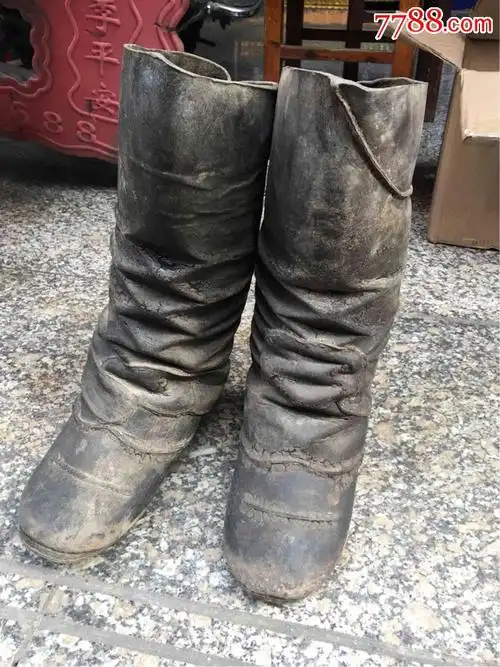 少见的牛皮马靴一双