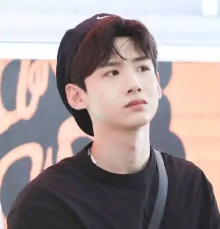 长一张初恋脸的白敬亭,素颜在高清镜头下是什么水准?粉丝看哭了