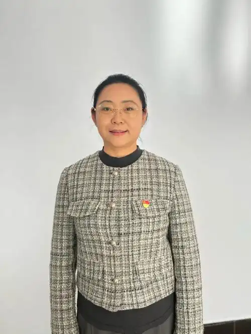 【观看两会盛况 汲取奋进力量】 3月5日上午,十四届