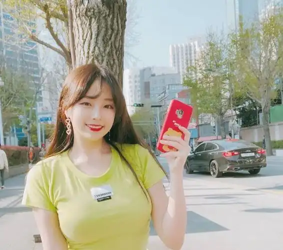 ins南韩小姐姐微胖型身材凹凸有致肉肉的性感有魅力