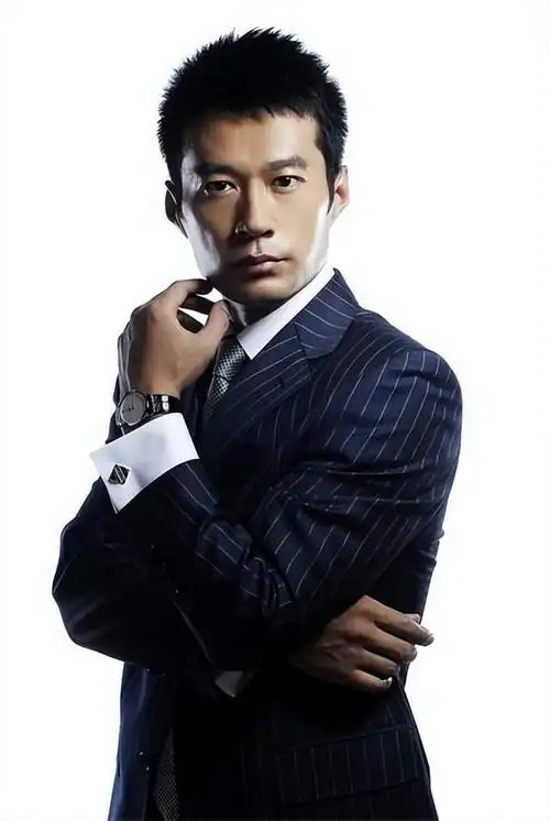 7位青岛籍"70后"男演员:荧屏上光芒四射,生活中各有各的酸楚