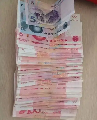 谁有一万块现金拍个图片给我差不多厚就行要晚上模模糊糊的那种感觉