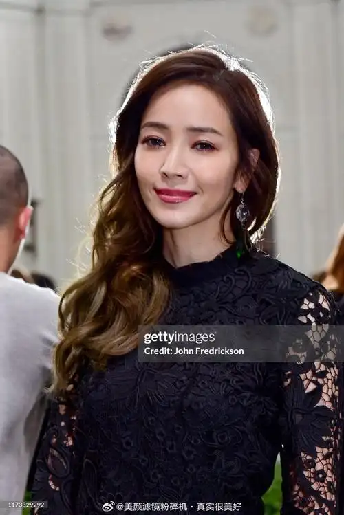 欢迎美丽的大主播来内地发展哦    #侯佩岑