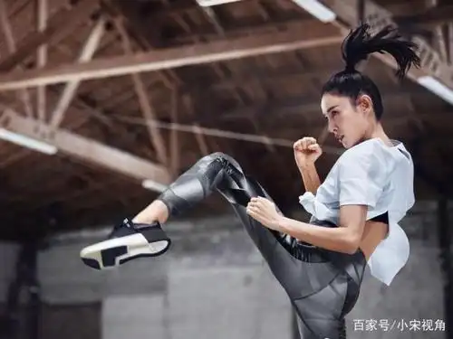 张蓝心,腿上功夫实在是厉害,无愧于跆拳道全国冠军称号.